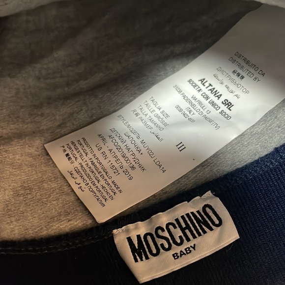 Moschino winter hat - Picture 2 of 3